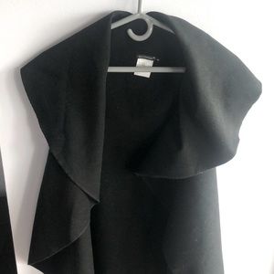 Black sleeveless Cape